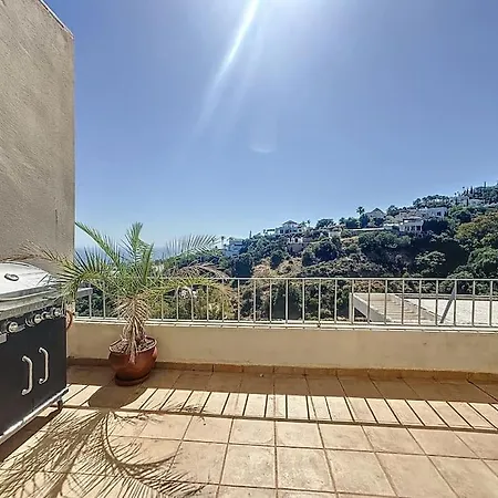Bright Duplex In Lomas Monteros Daire